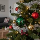 BLANK GRØNN JULEKULE MED GULLGLITRENDE NAVN (illustrasjonsbilde) thumbnail