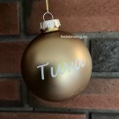 GULLFARGET JULEKULE MED PERSONLIG NAVN thumbnail