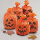 PYNT TIL HALLOWEEN MED GRESSKAR LØVSEKKER thumbnail