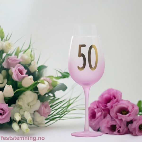 VINGLASS 50 ÅR - GAVE TIL 50 ÅRSDAG (illustrasjonsbilde)
