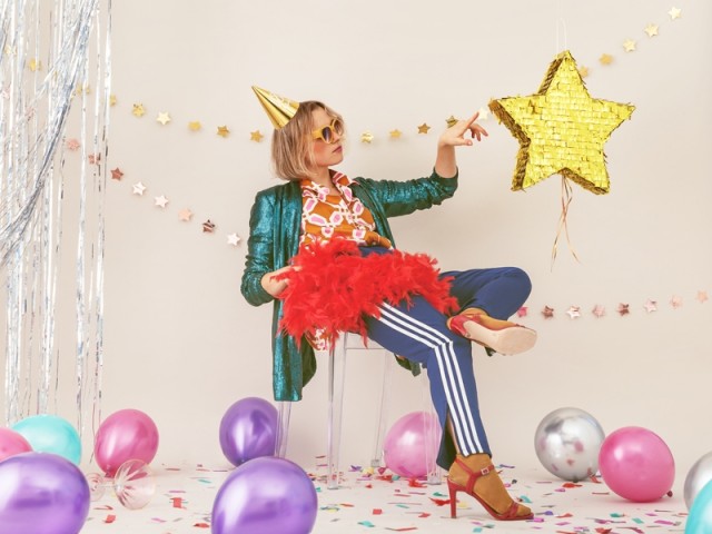 BURSDAGSHATTER 18 ÅR - illustrasjonsbilde