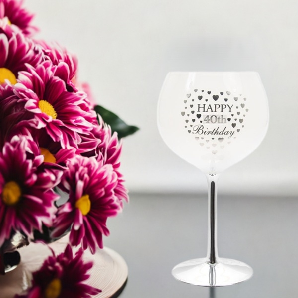 GIN GLASS GAVE TIL 40-ÅRSDAG (illustrasjonsbilde)