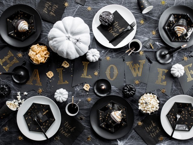 BLACK AND GOLD HALLOWEEN BANNER - illustrasjonsbilde