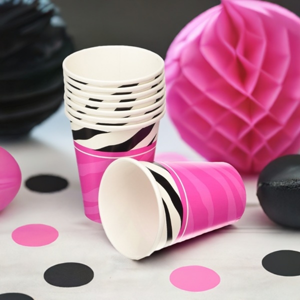 SEBRAMØNSTREDE PAPPKOPPER (illustrasjonsbilde)