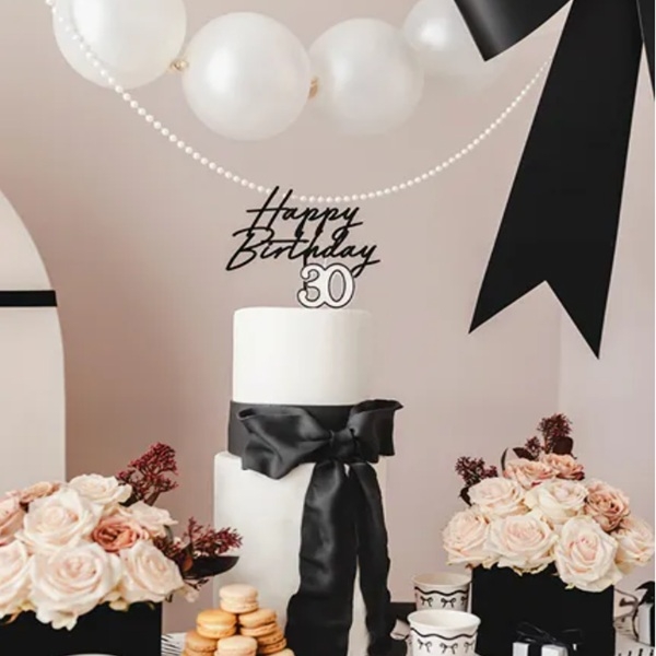 SVART KAKEPYNT (illustrasjonsbilde)